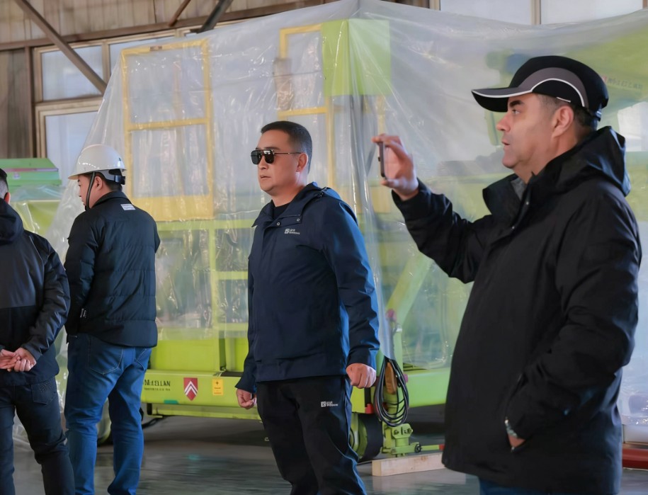 伊朗外国客户拍照分析